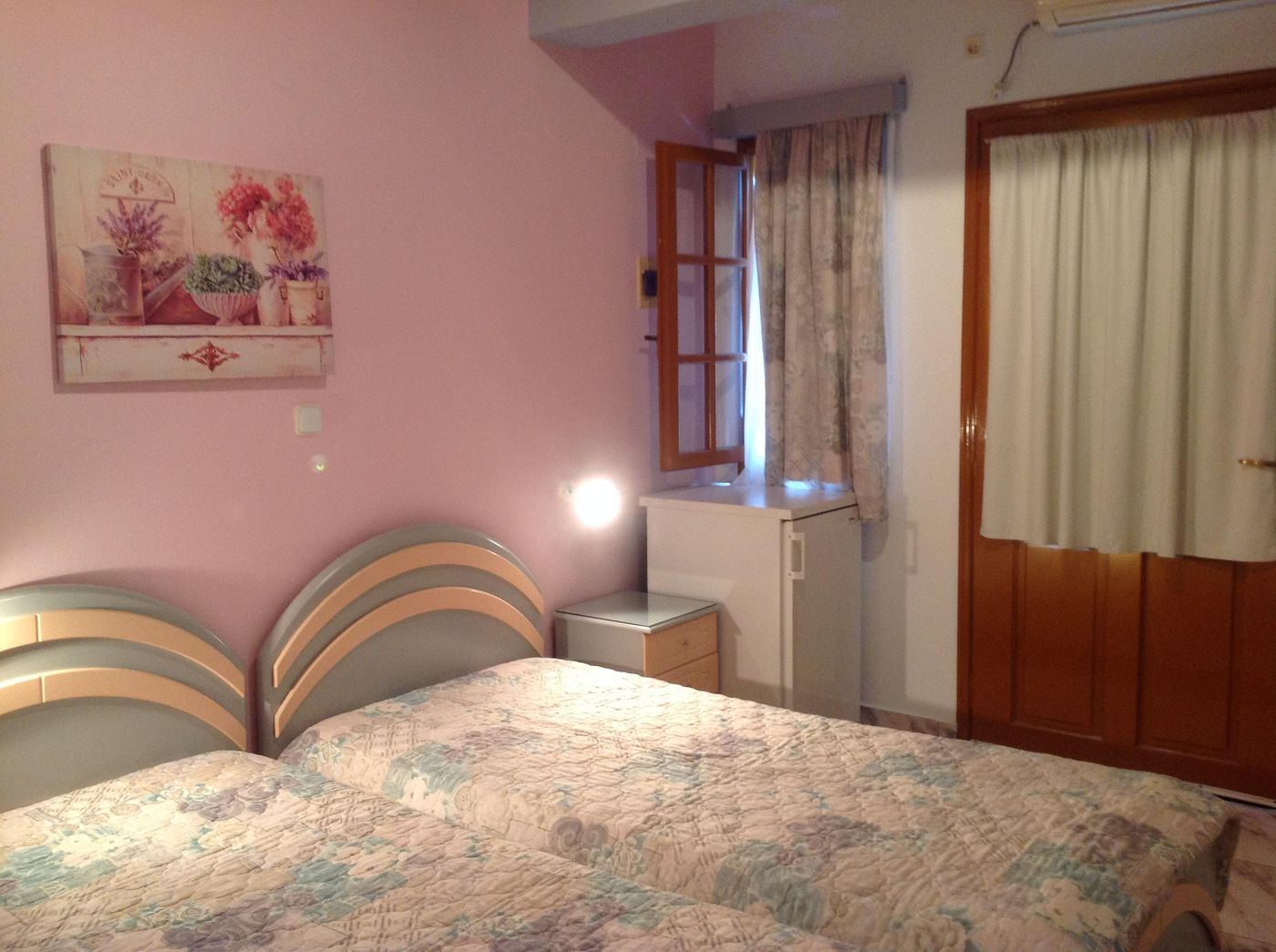 Travlos-Studios-Room-16