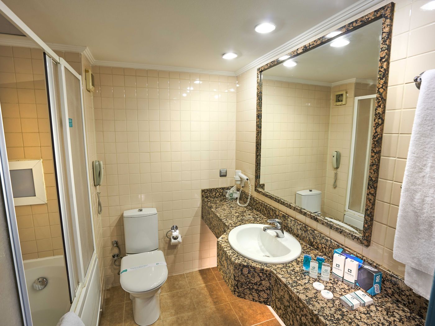 Feronya - Turkey - ISTANBUL - Room - 6