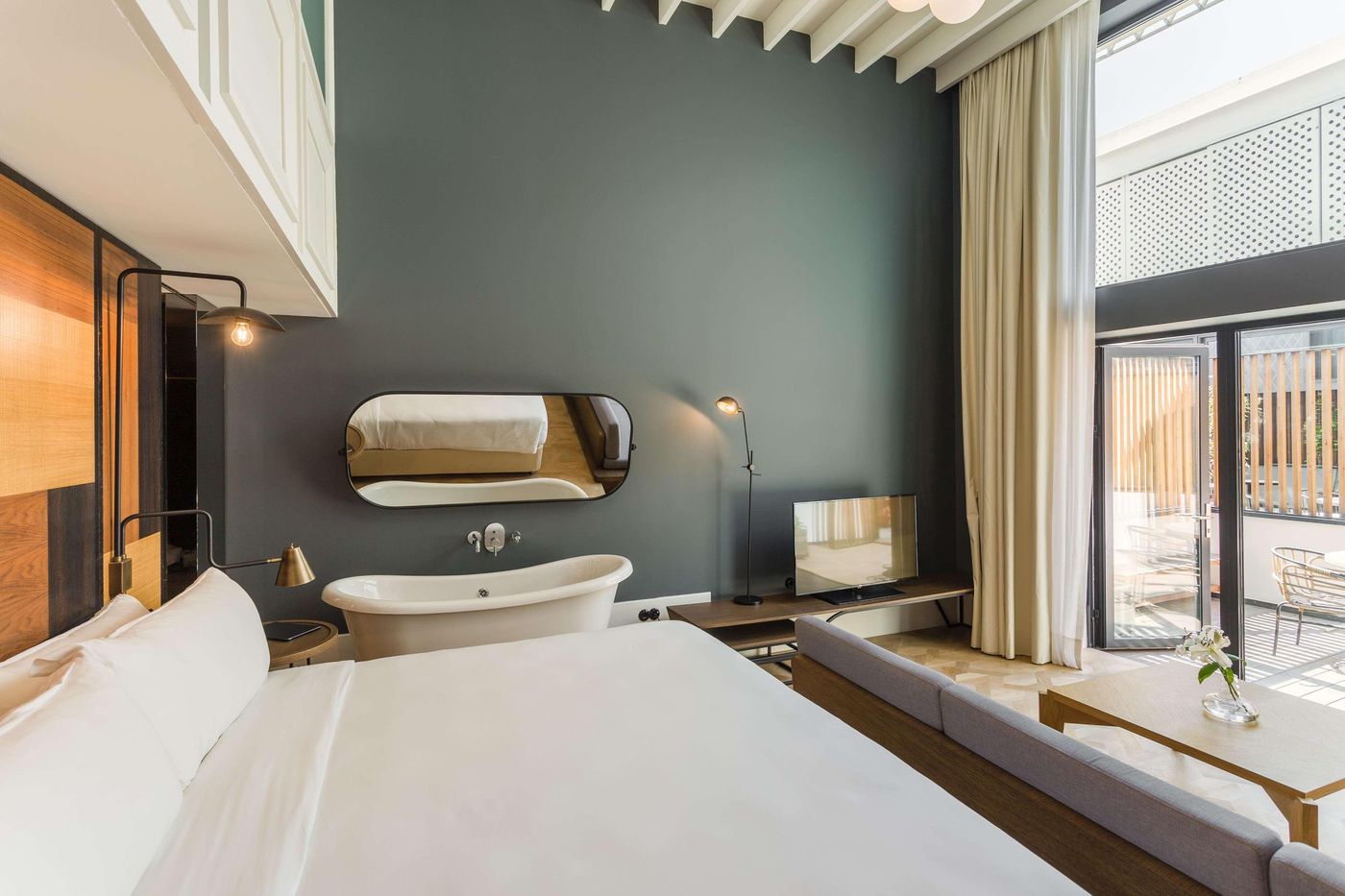 Room-Mate-Emir-Room-54