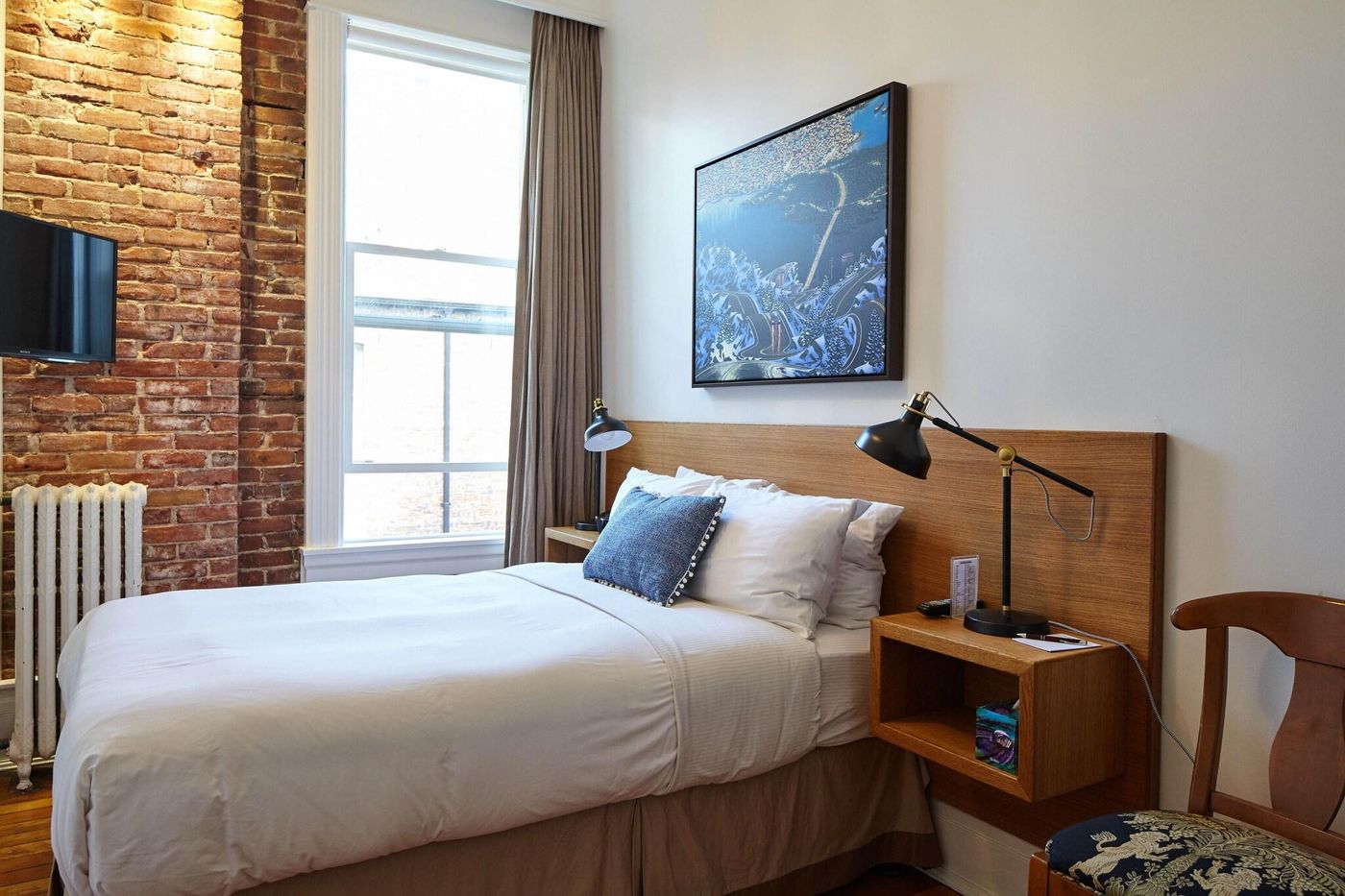 Victorian-Hotel-Vancouver-Room-21