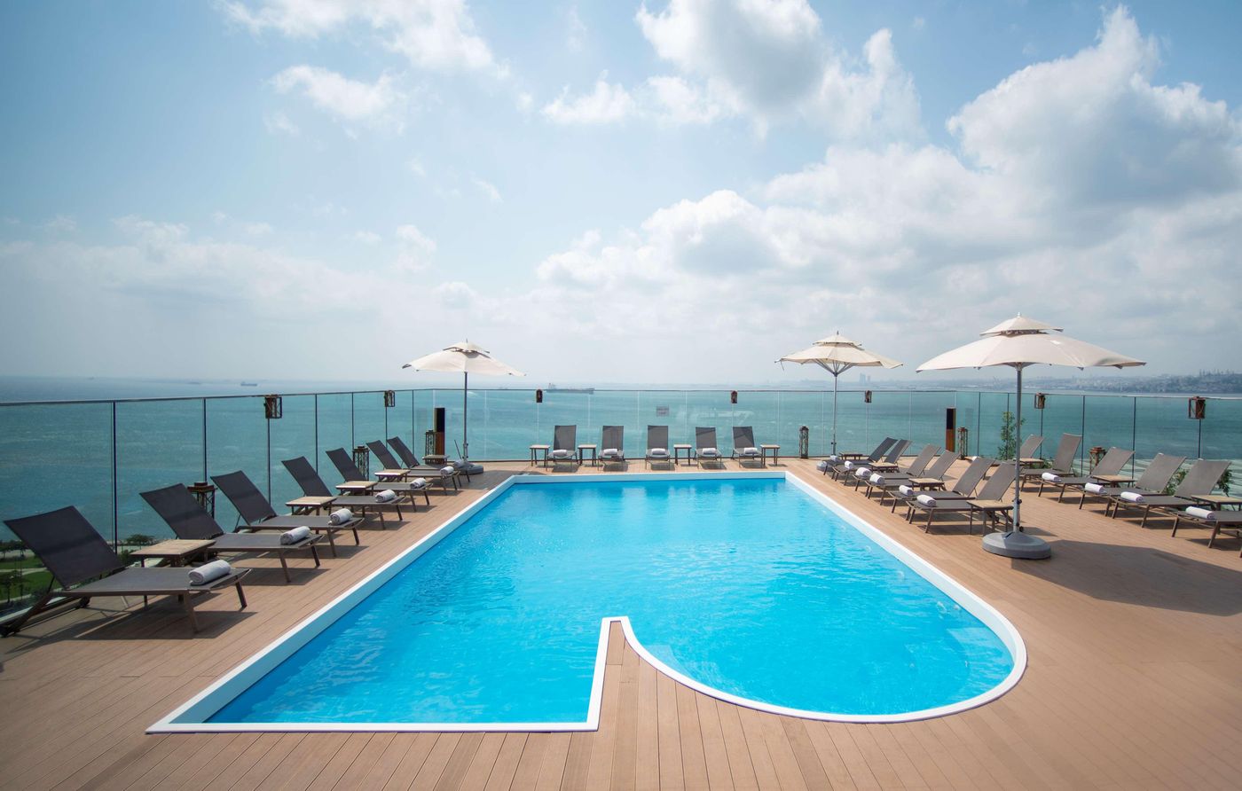 DoubleTree-by-Hilton-Hotel-Istanbul---Moda-Pool-5