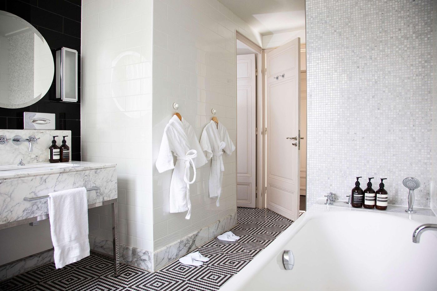 Waldorf-Astoria-Versailles---Trianon-Palace-Room-47