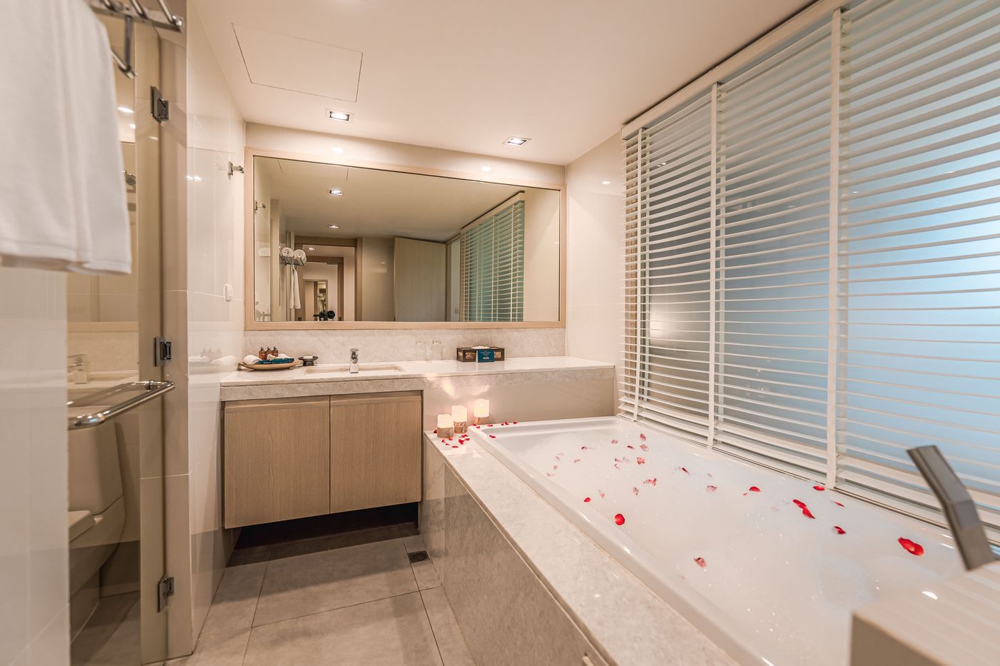 Movenpick-Resort---Spa-Karon-Beach-Phuket-Room-53