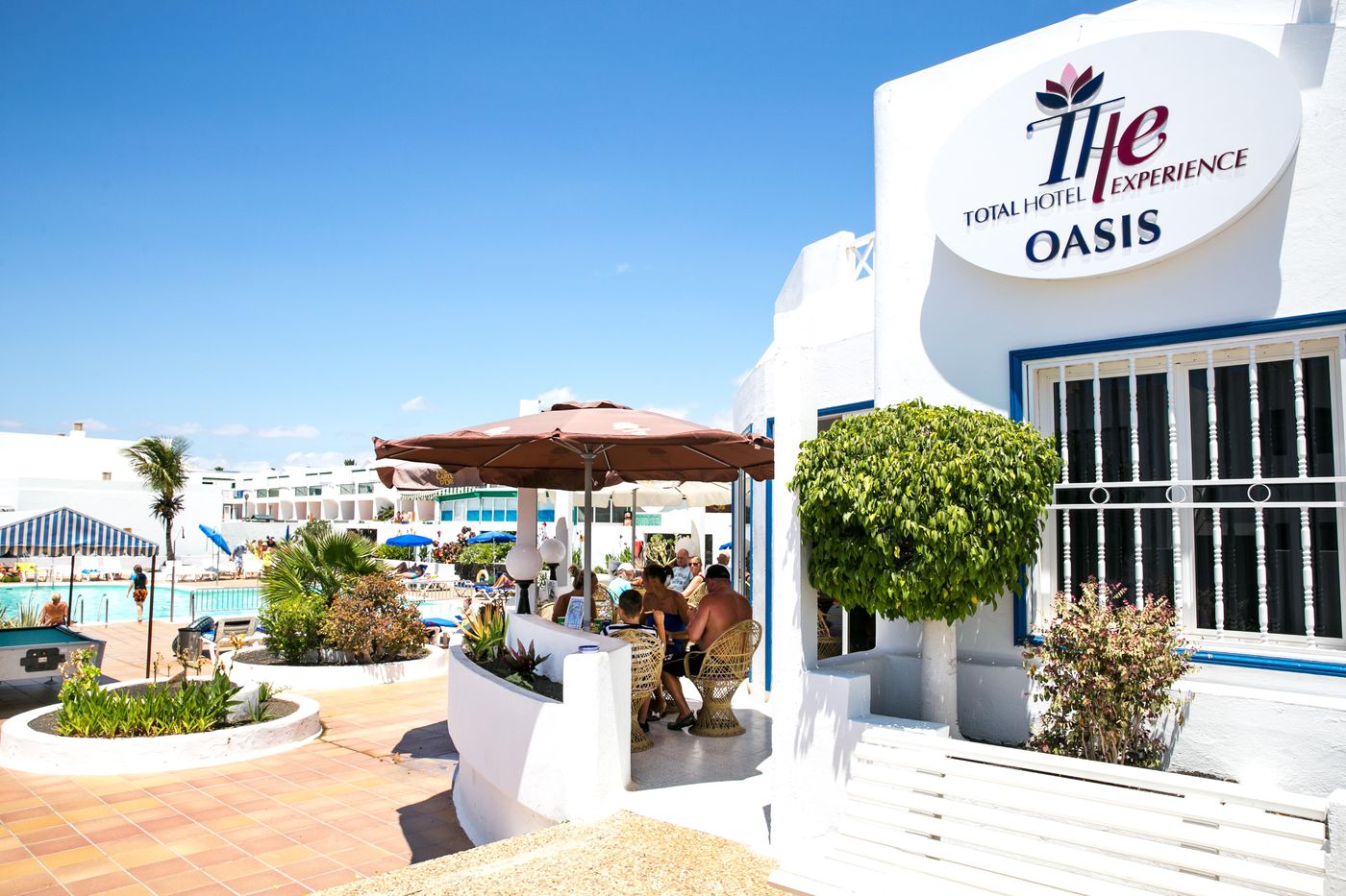 Apartamentos-LIVVO-Oasis-Bar-11