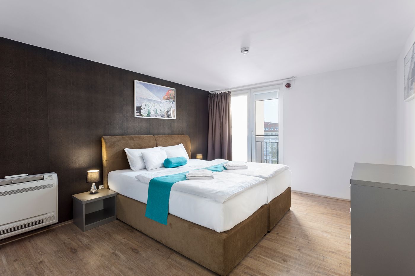 Hotel-Mika-Downtown-Room-11