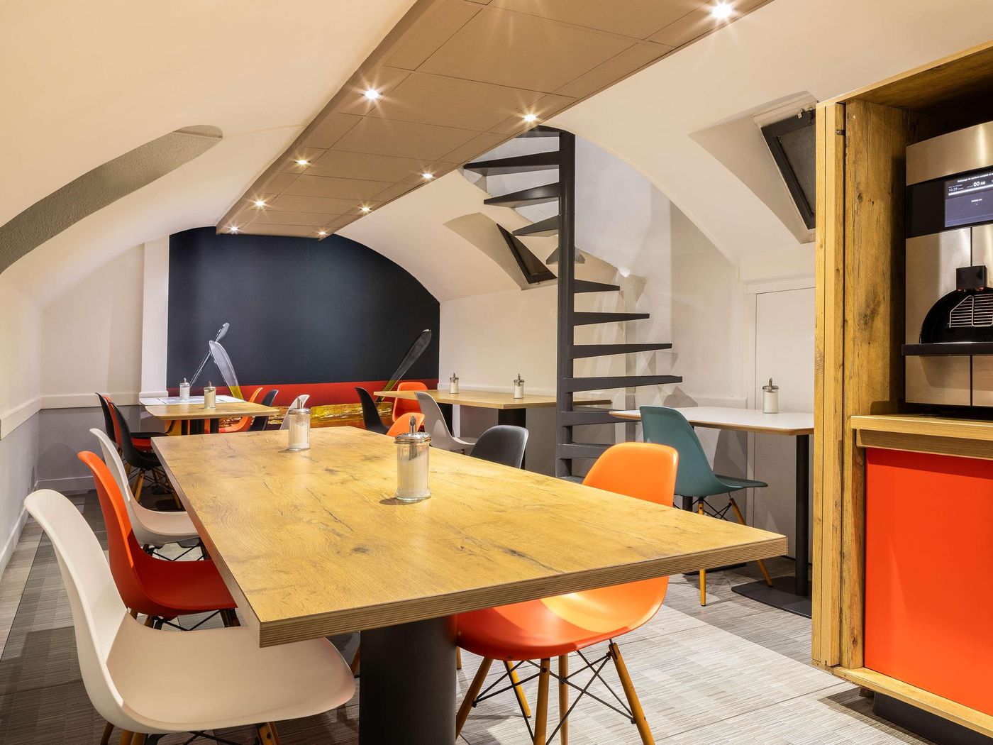 Ibis-Paris-Maine-Montparnasse-14th-Hotel-Restaurant-11