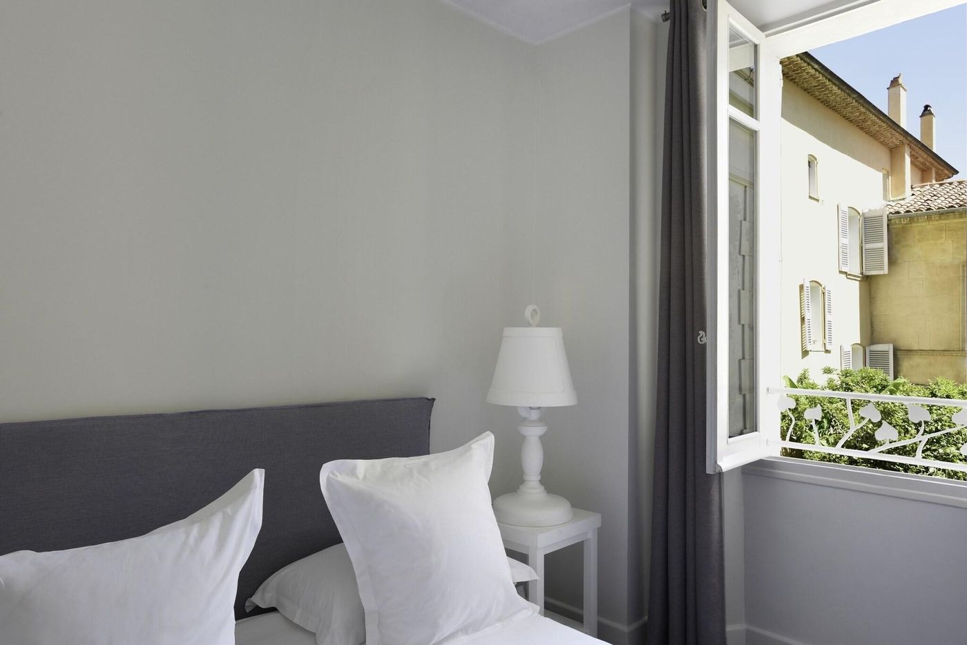 White-1921-Saint-Tropez-Room-30