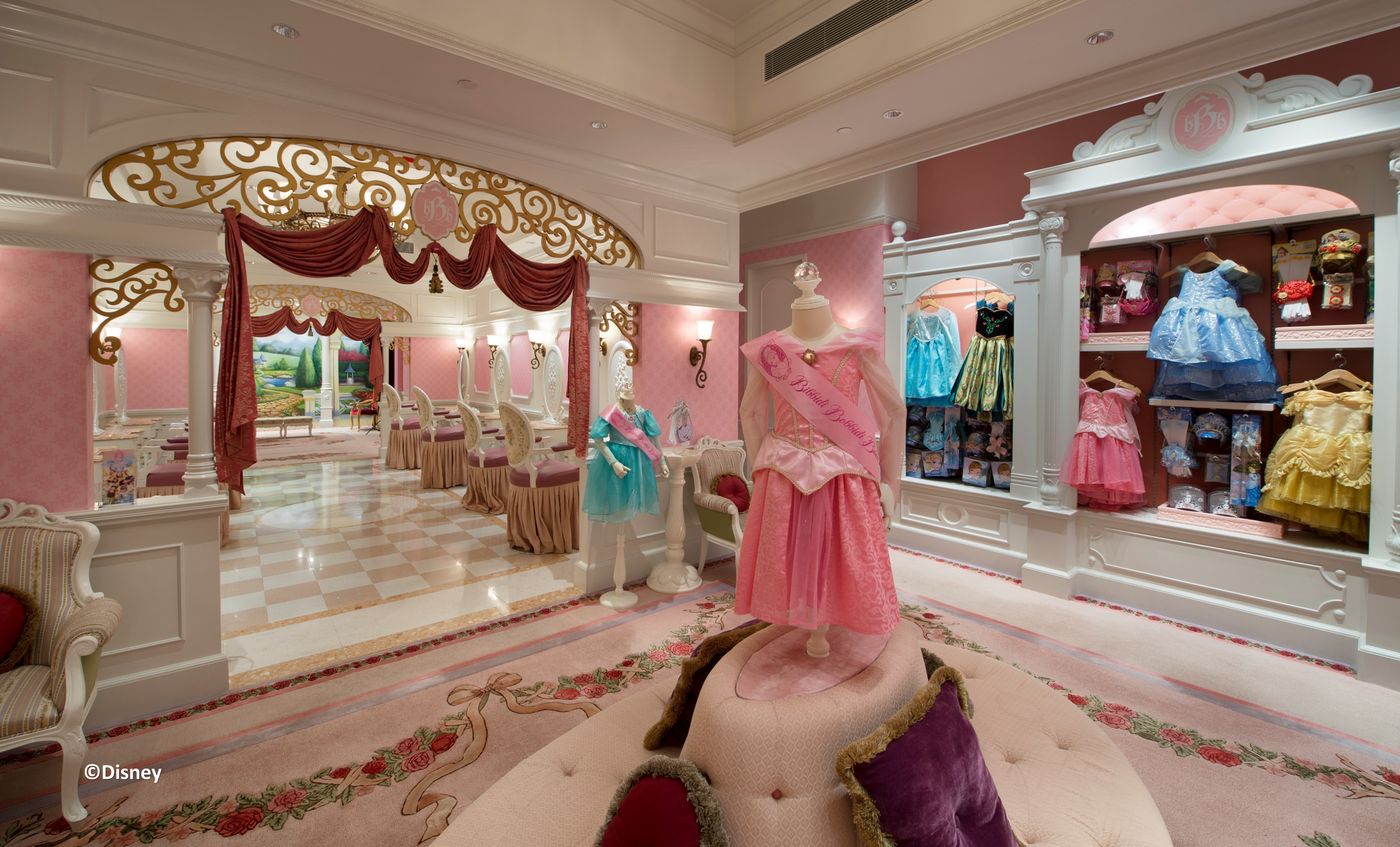 Hong-Kong-Disneyland-Hotel-Sports-and-Entertainment-36