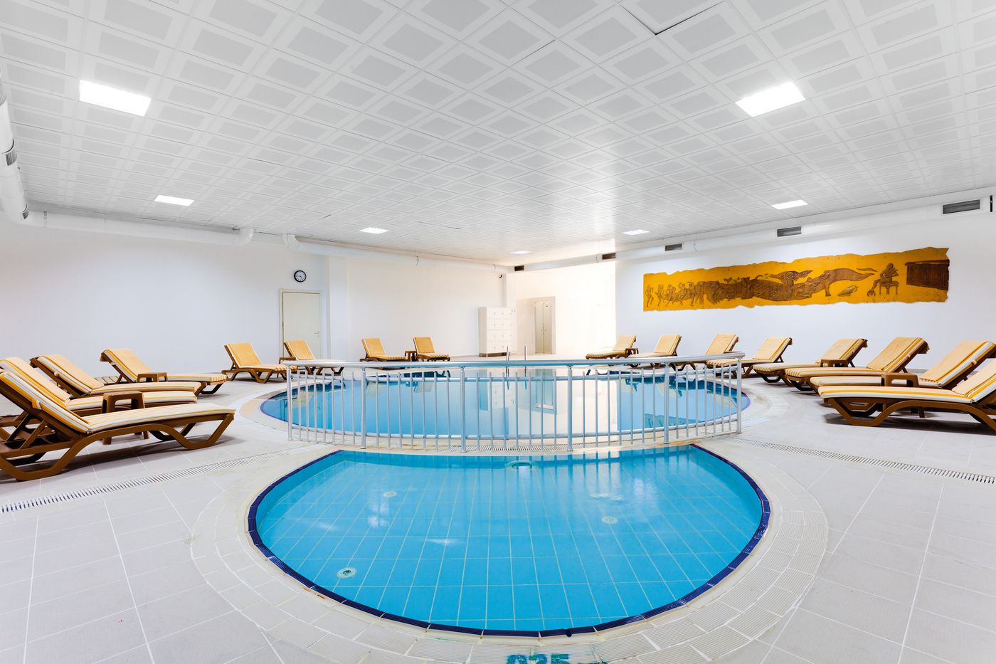 Febeach-Hotel-Side-Pool-31