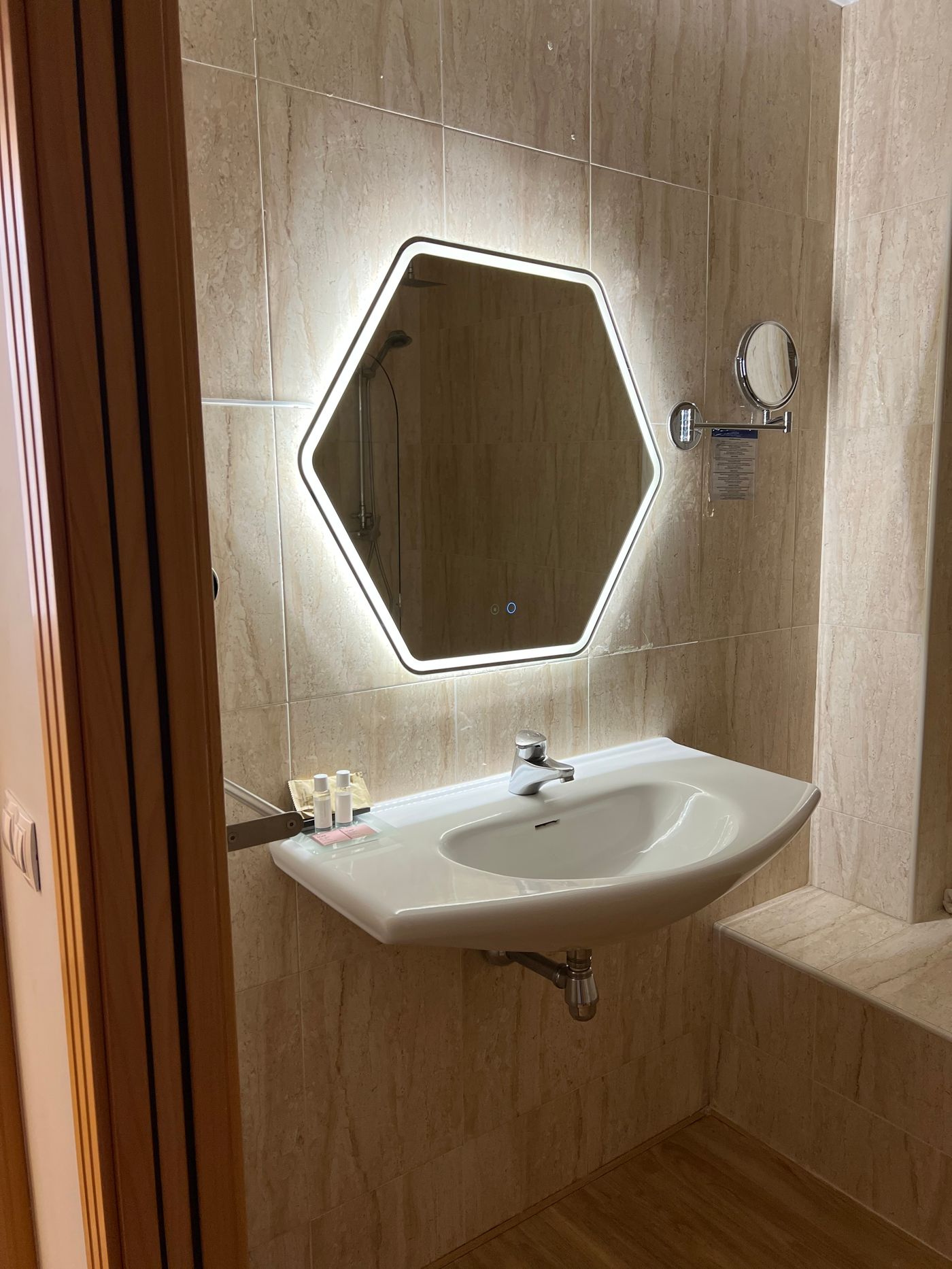 Hotel-Suites-Feria-de-Madrid-Lobby-27