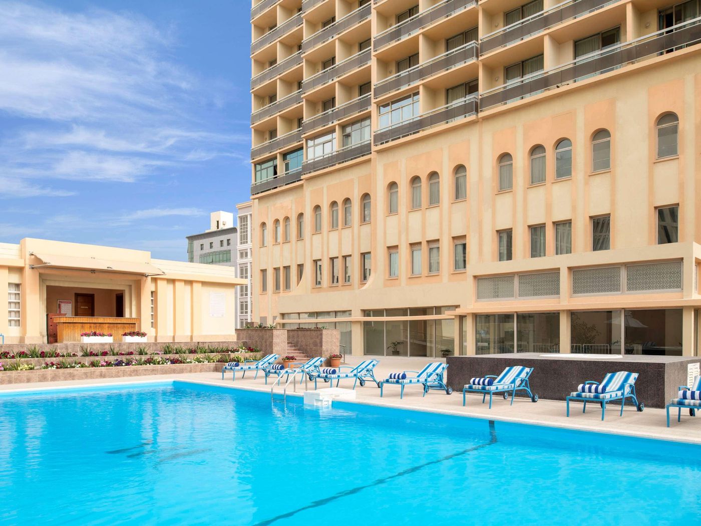 Treffen-House-Doha-Pool-1