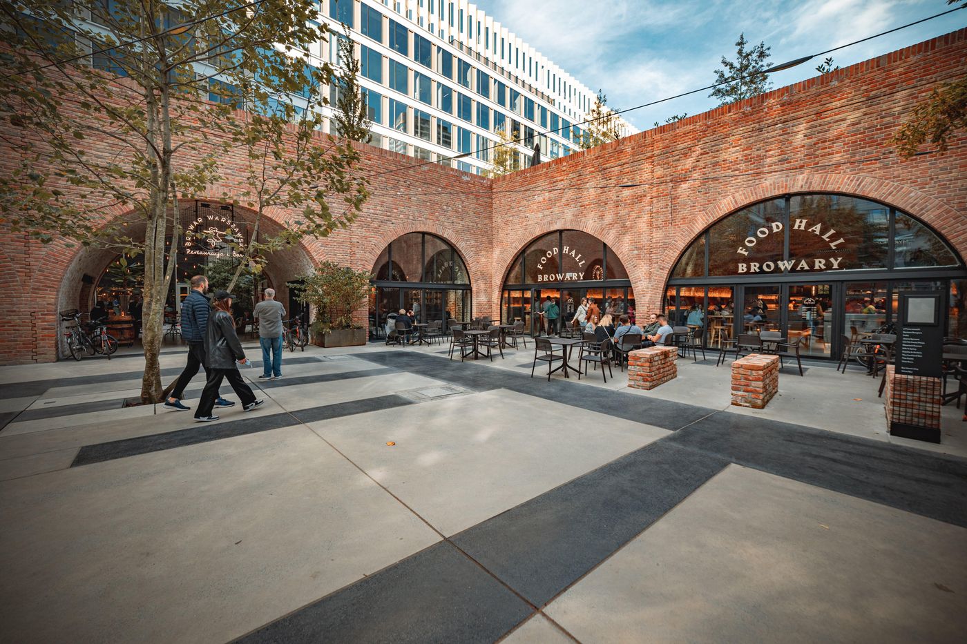 Holiday-Inn-Express-Warsaw---The-HUB-General-view-5