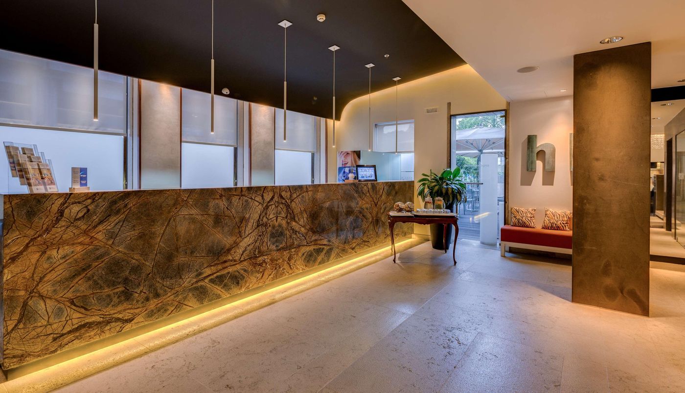 Best-Western-Plus-Hotel-Bologna-Lobby-16