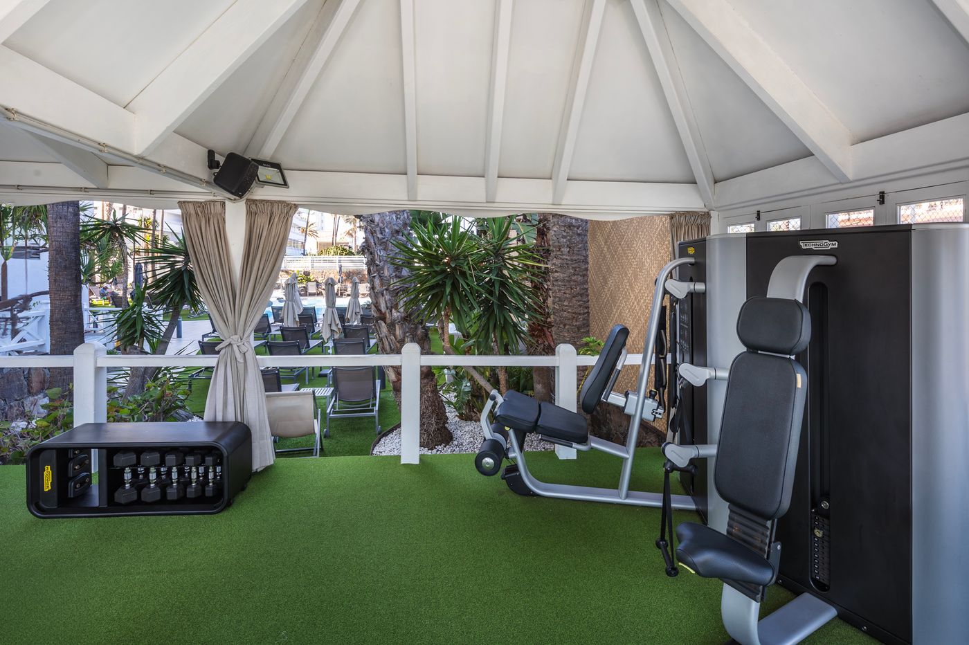 Hotel-LIVVO-Anamar-Suites-Sports-and-Entertainment-54