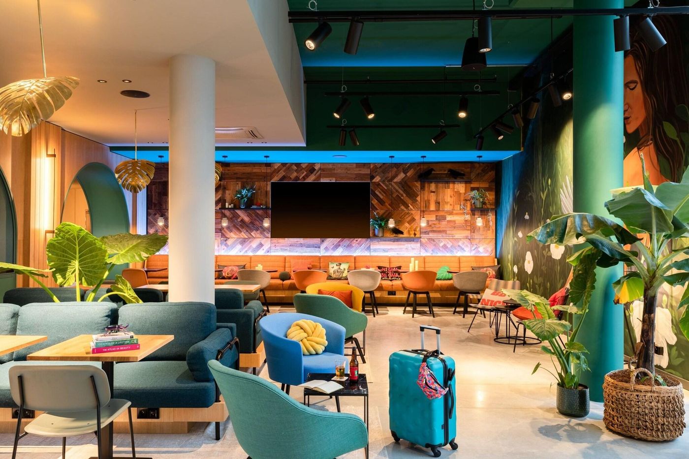 Moxy-Paris-Val-D-Europe-Lobby-5