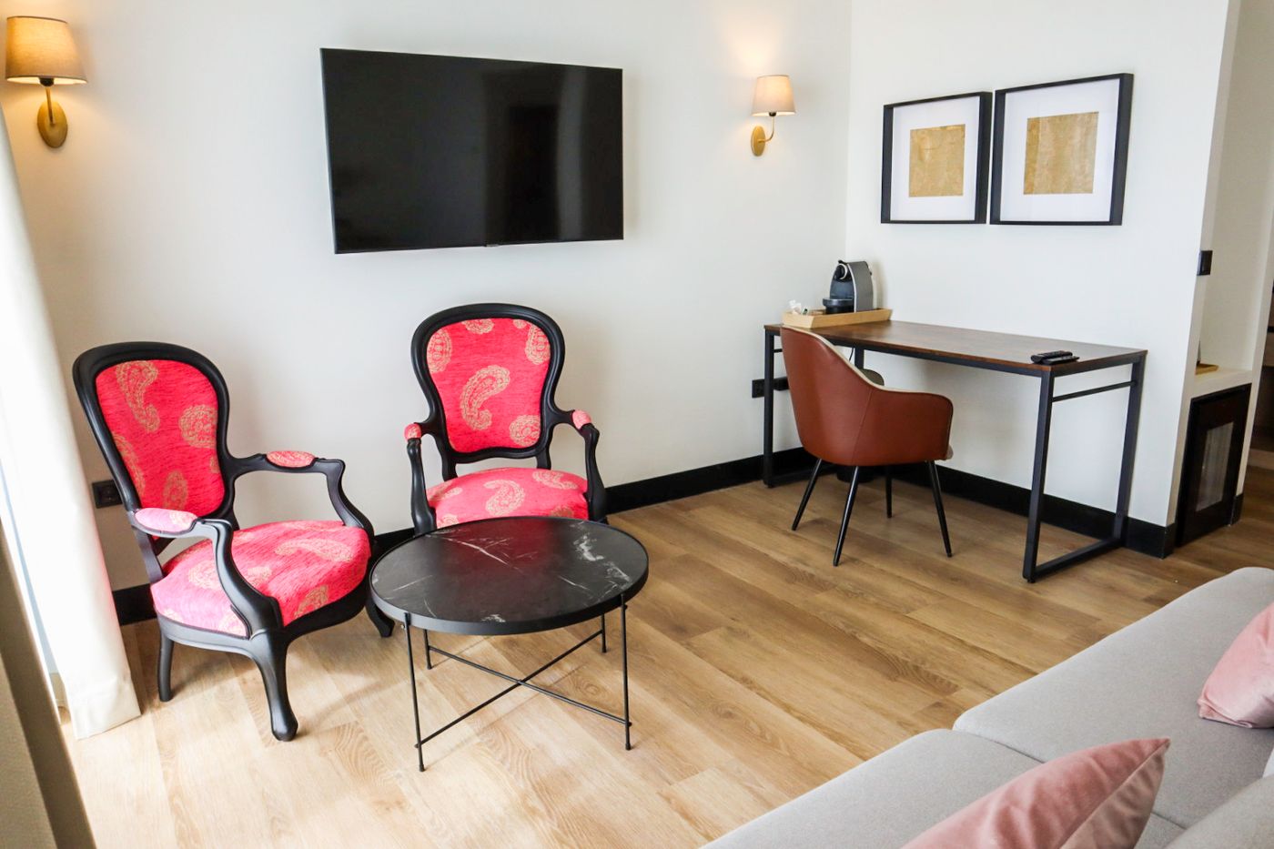 Fay-Victoria-Beach-Room-26