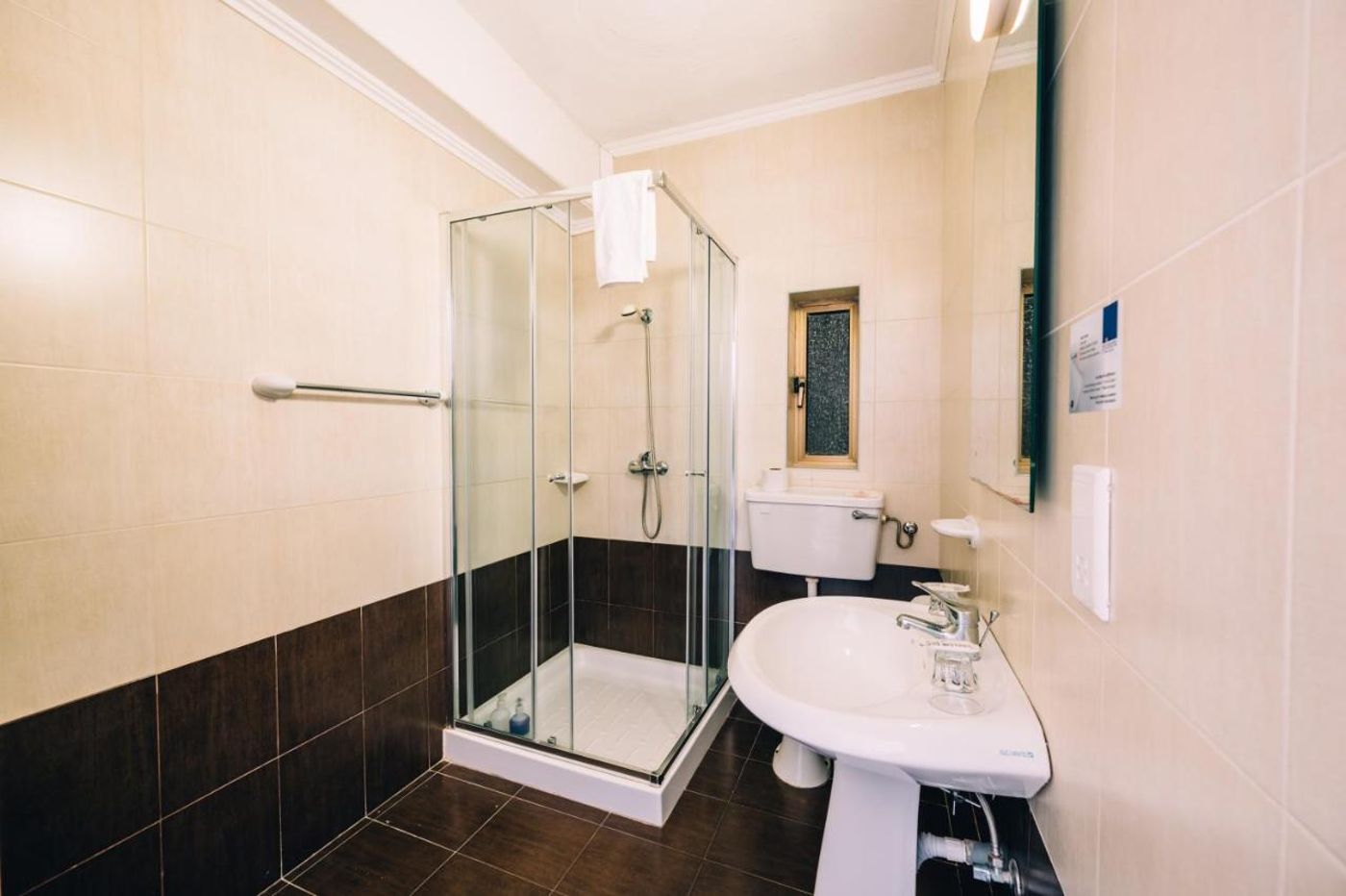 Primera-Hotel-Room-14