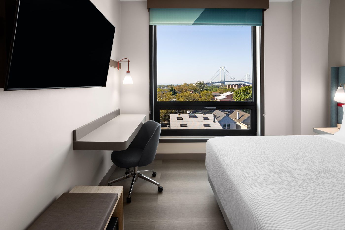 Avid-Hotels-Brooklyn-Dyker-Heights-Room-4