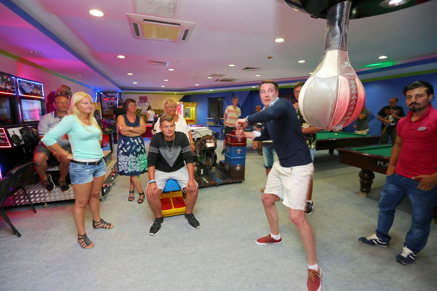 Selectum-Family-Comfort-Side-Sports-and-Entertainment-67