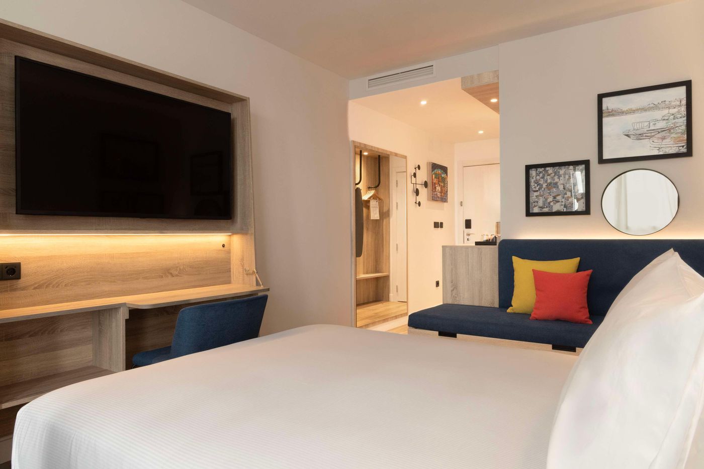 Hampton-By-Hilton-Malaga-Martiricos-Room-9