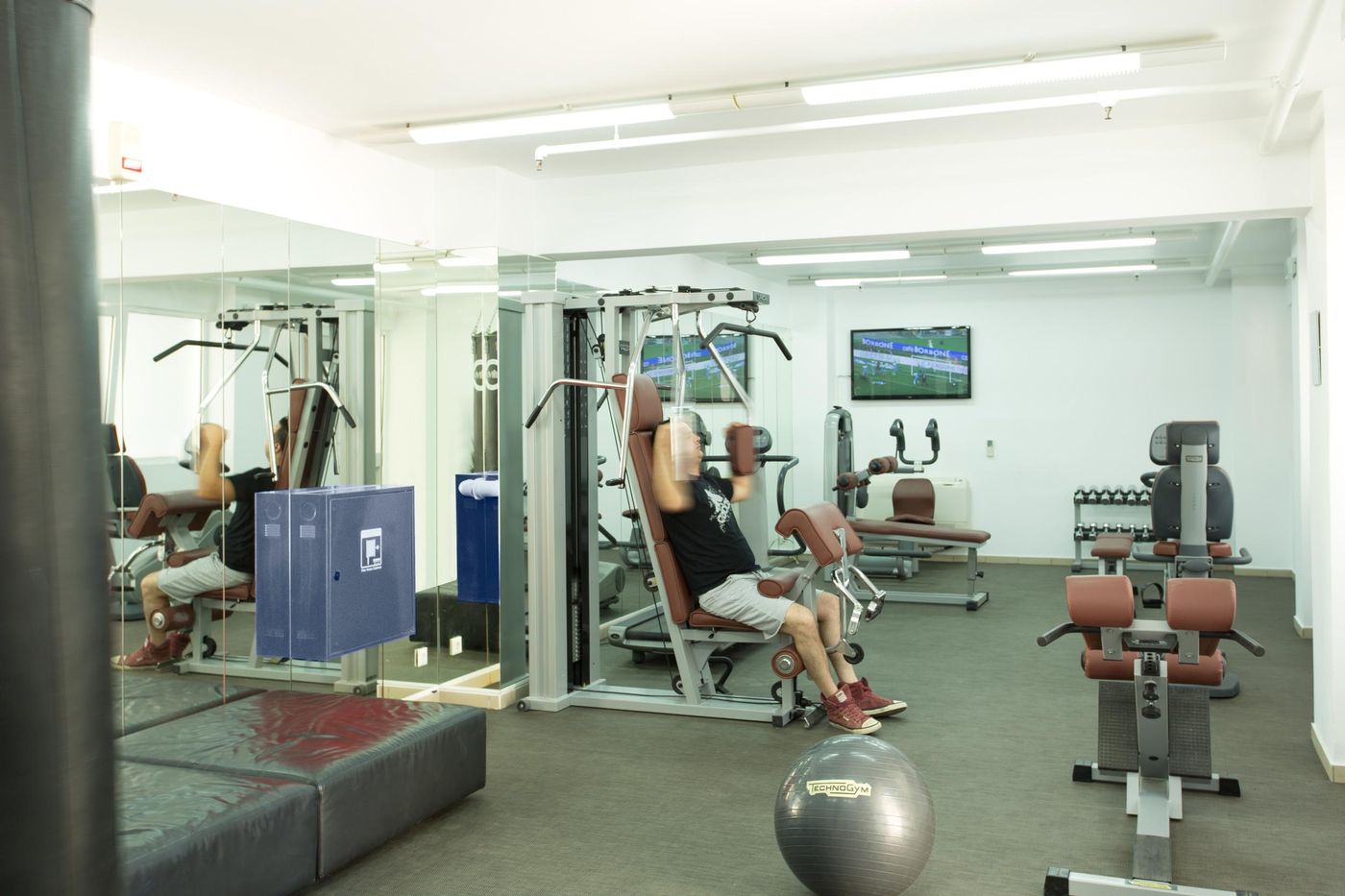 Majestic-Sports-and-Entertainment-23