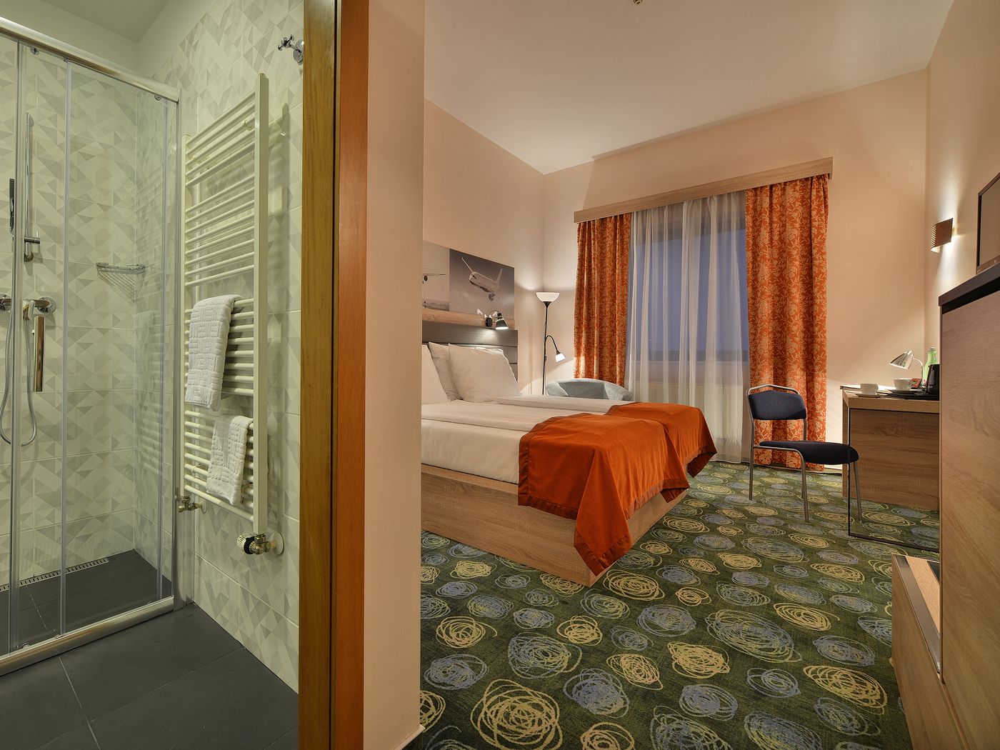 Ramada-Airport-Prague-Room-11