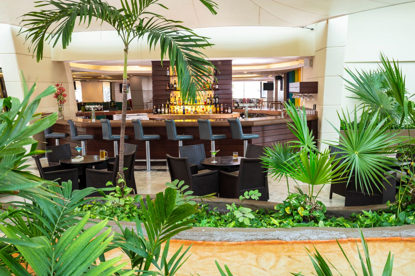 Crown-Paradise-Club-Cancun-Bar-51