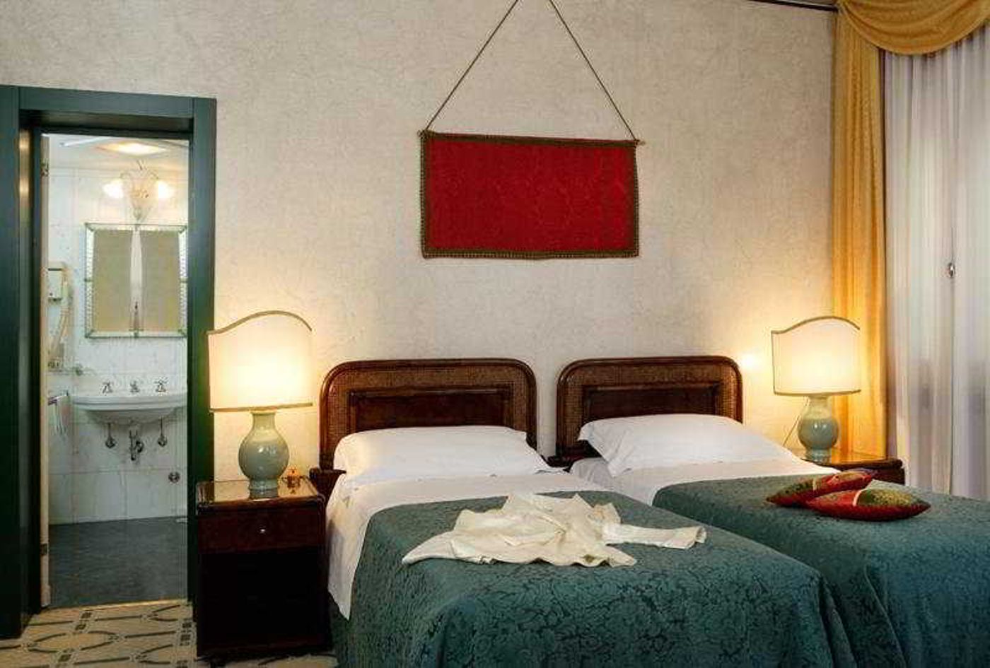 Palazzo-Del-Giglio-Room-16