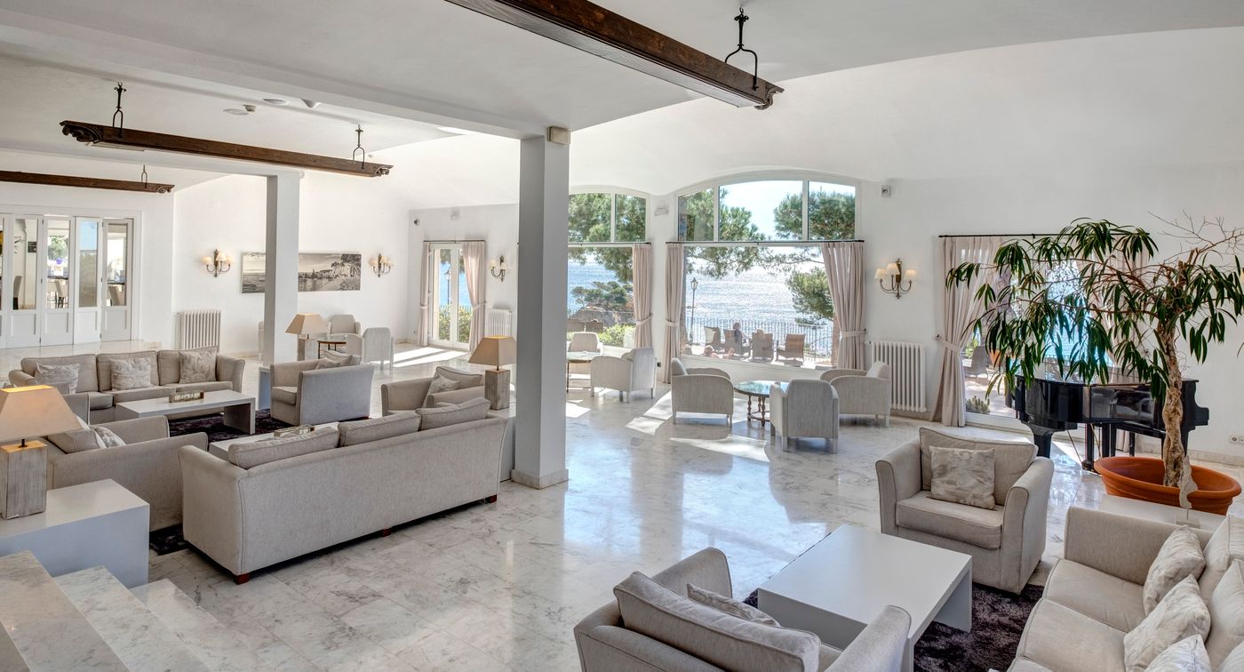 Park-Hotel-San-Jorge-Lobby-24