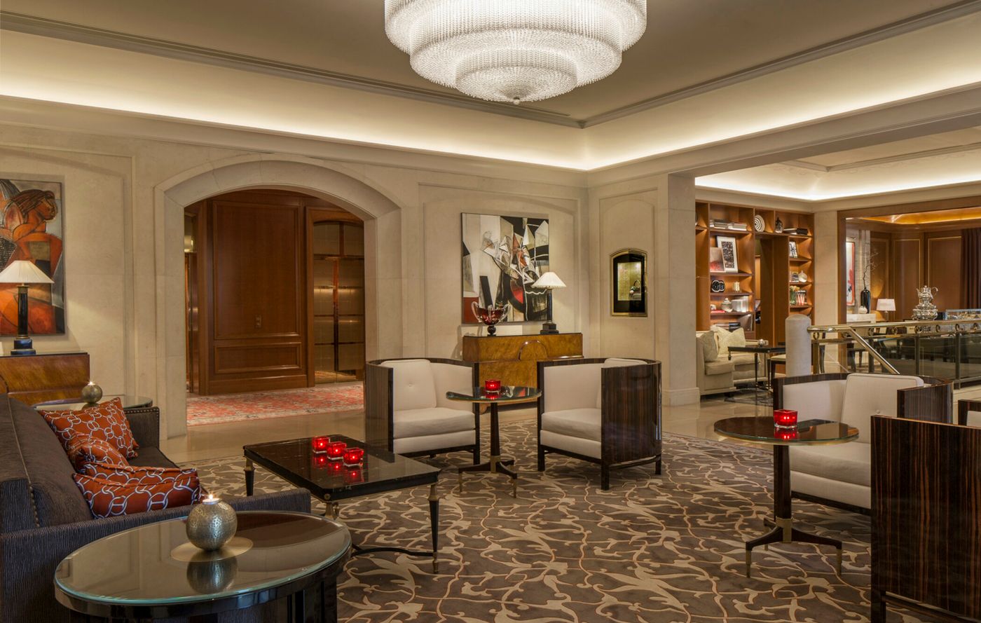 Four-Seasons-Hotel-Prague-Lobby-2