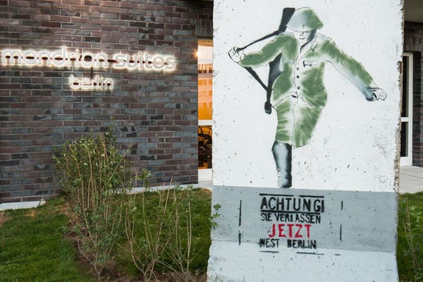 Mondrian-Suites-Hotel-Berlin-Checkpoint-Charlie-Lobby-2