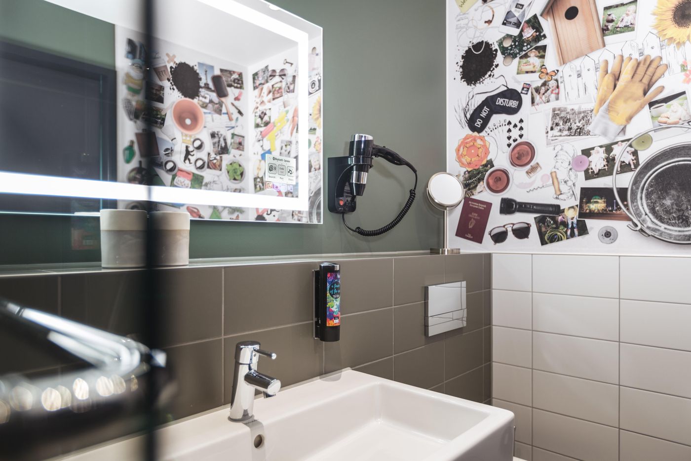 the-niu-Dwarf-Room-28