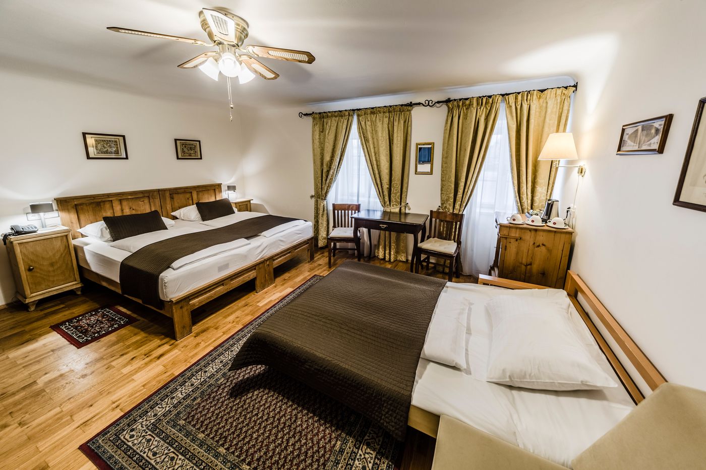 Archibald-at-the-Charles-Bridge-Room-13