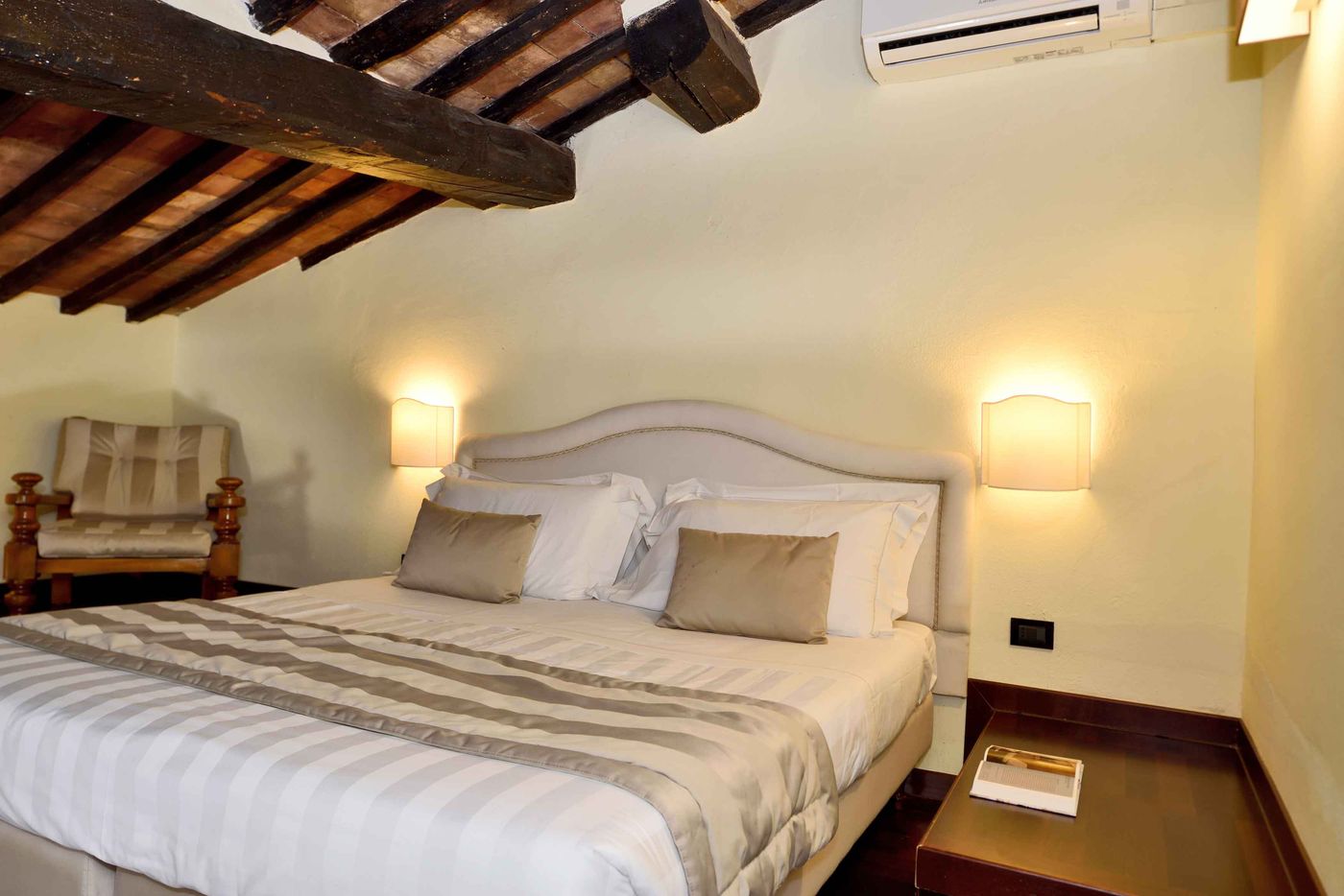 Hotel-Borgo-San-Luigi-Room-24