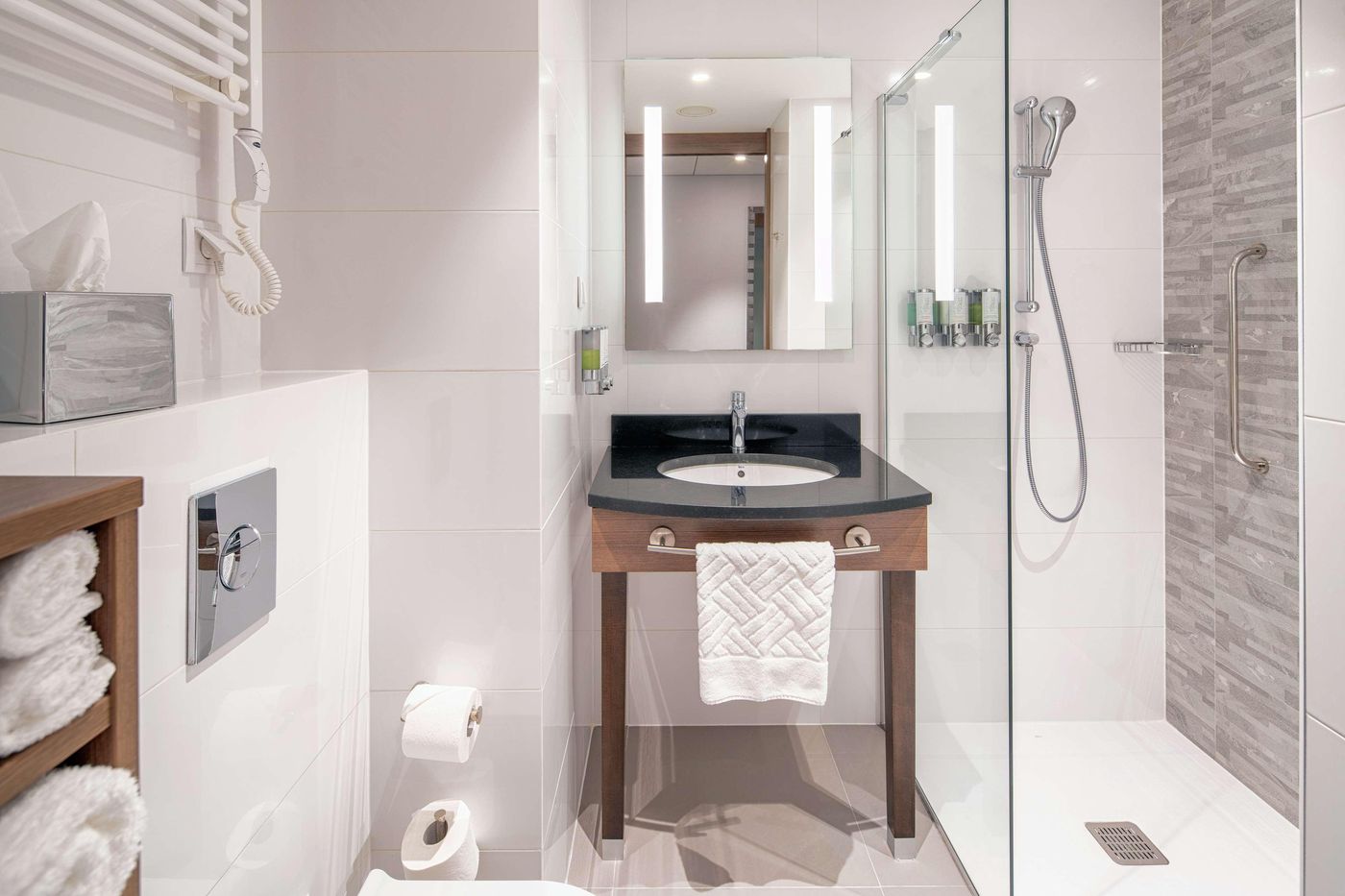 Hampton-by-Hilton-Warsaw-Mokotow-Room-28