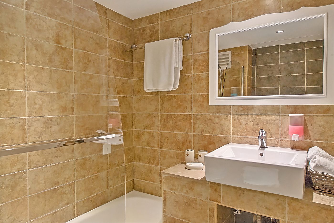 Sveltos-Hotel-Room-44