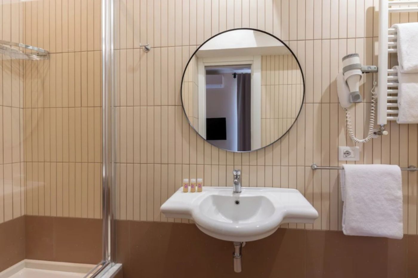 Hotel-Colosseum-Room-30