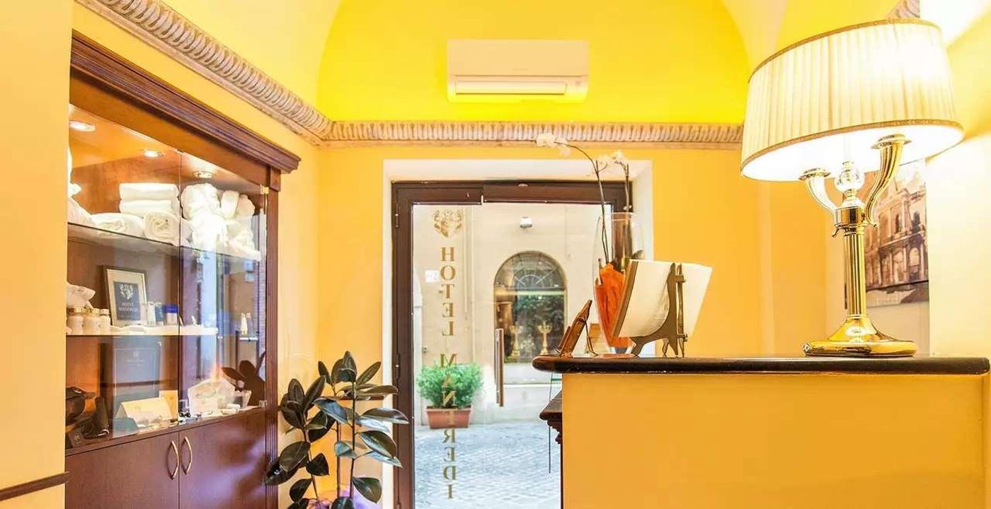Hotel-Manfredi-Suite-In-Rome-Lobby-18