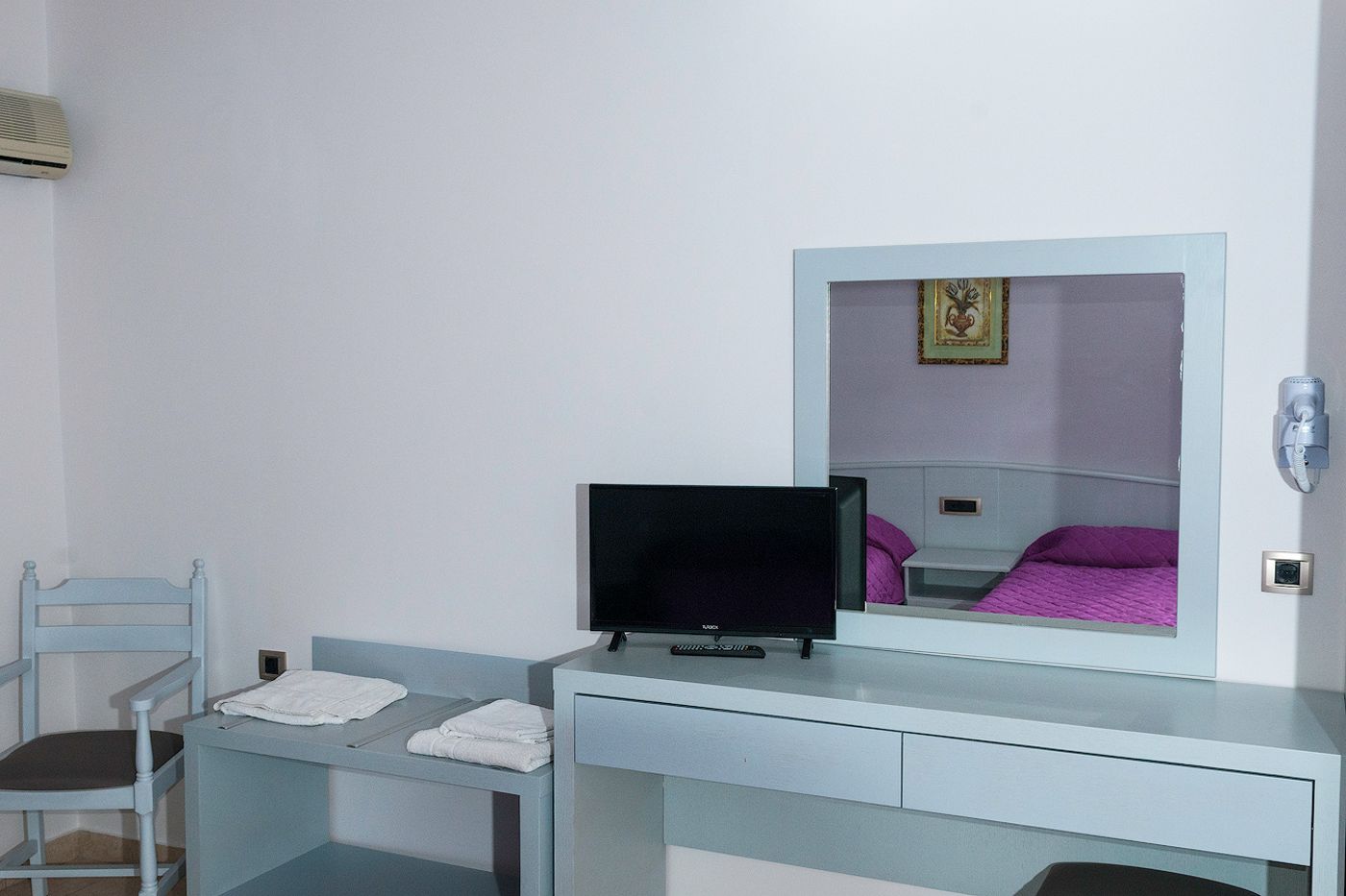 Tom-and-John-s-Apartments-Room-17