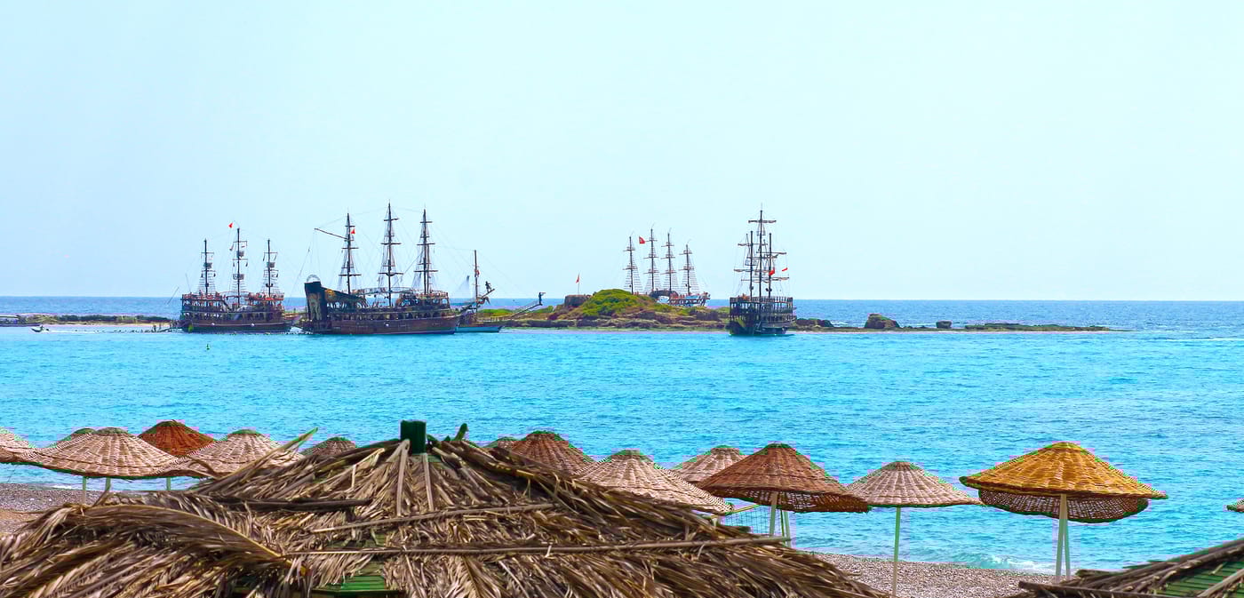 Club-Aqua-Plaza-Beach-88