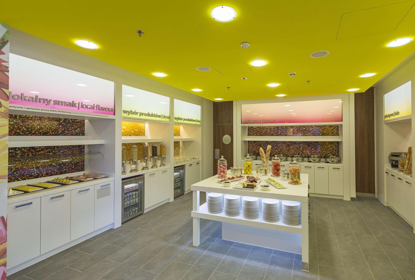 Hampton-by-Hilton-Warsaw-City-Centre-Restaurant-12