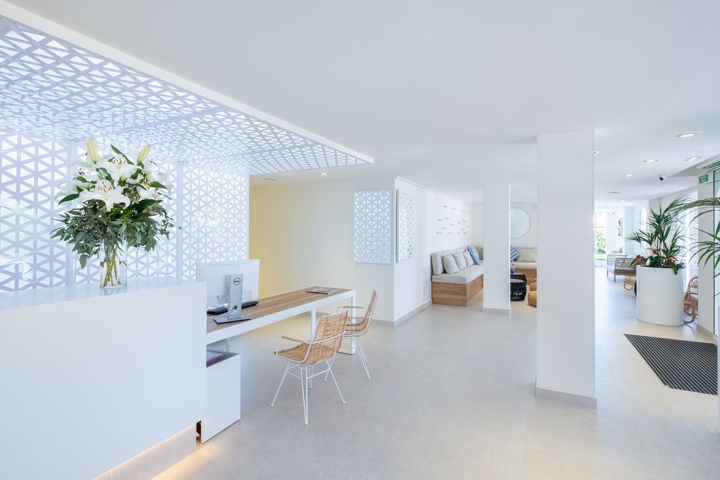 Carema-Beach-Menorca-Lobby-42