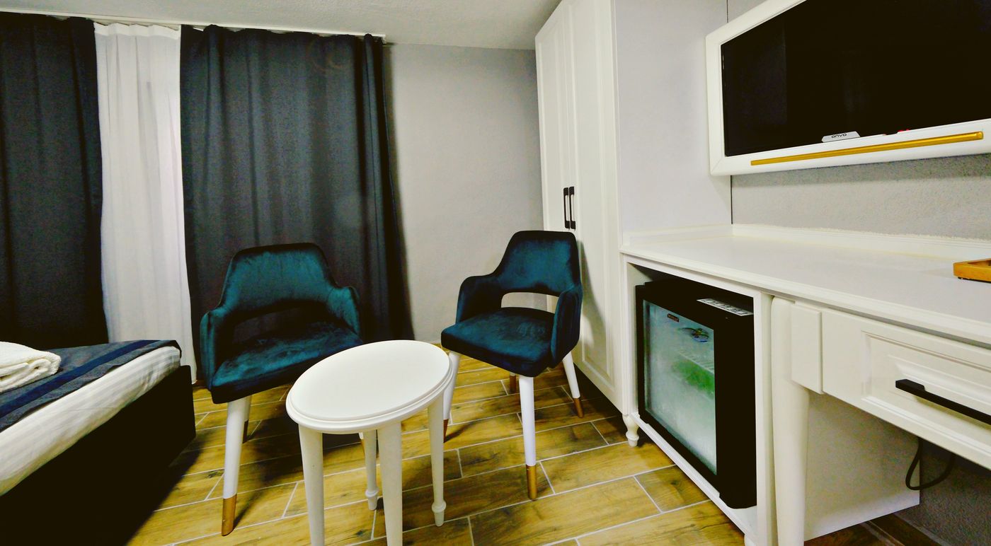 The-Saint-Otel-Room-20