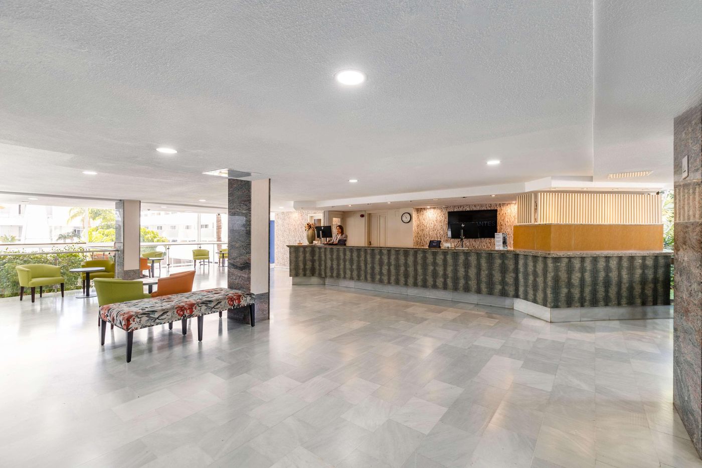 Catalonia-Oro-Negro-Lobby-54