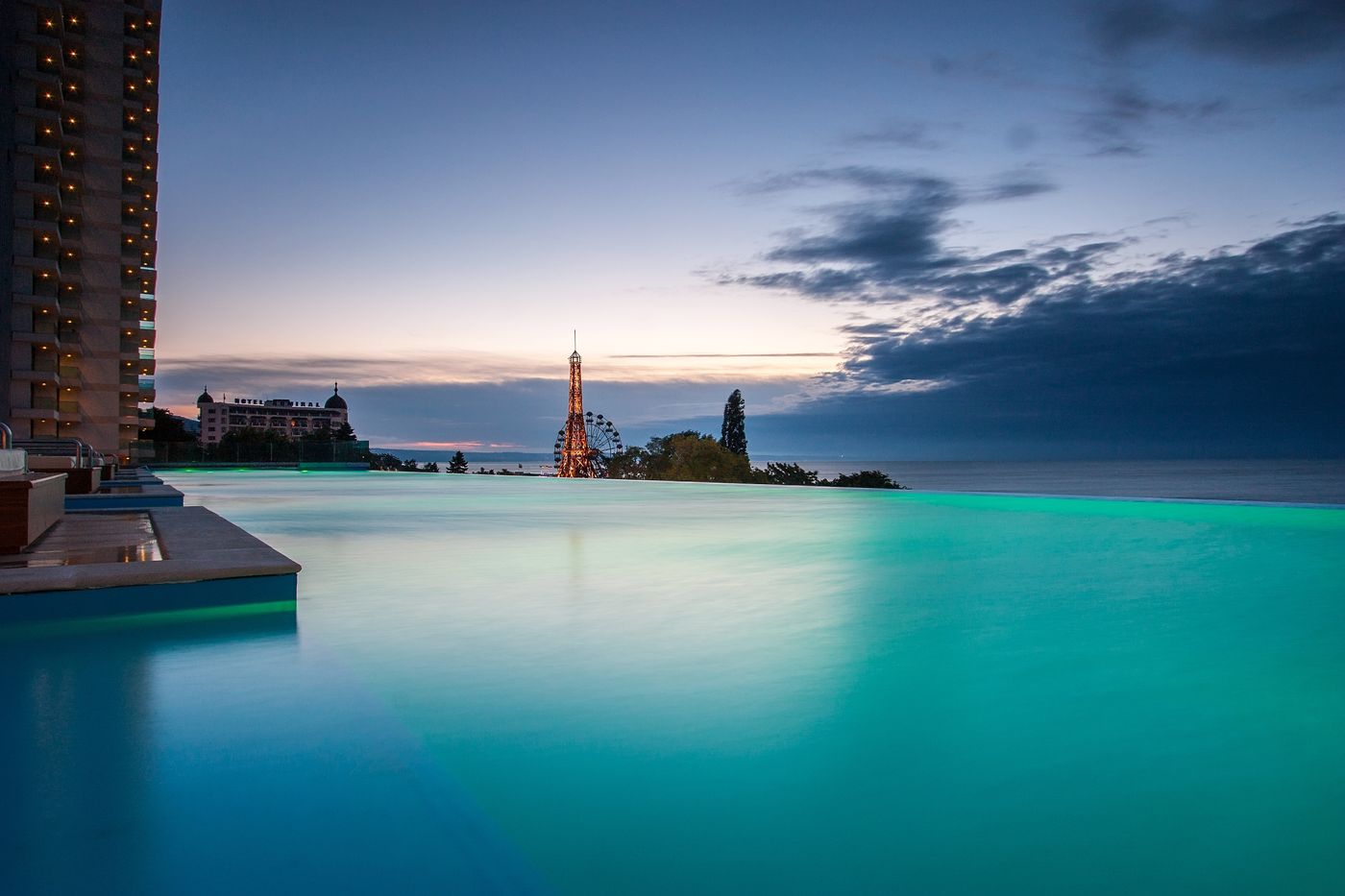 International-Hotel-Casino---Tower-Suites-Pool-6