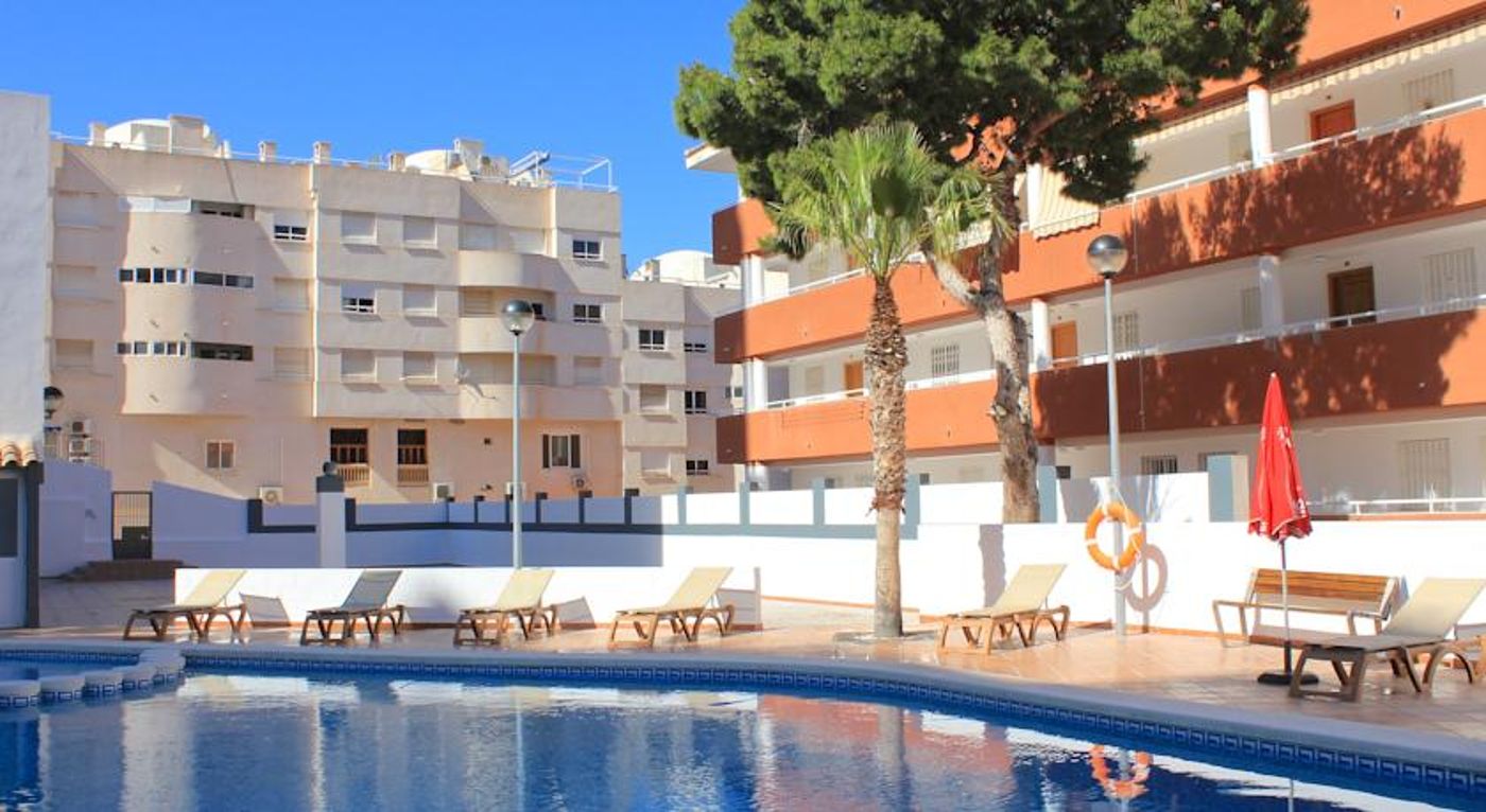 La Familia Gallo Rojo