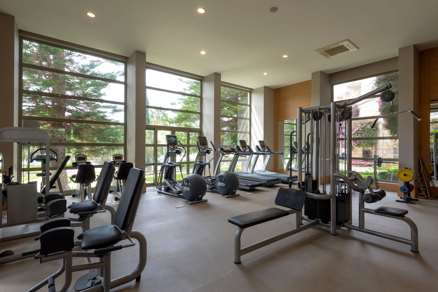 Barut-Hemera-Sports-and-Entertainment-64