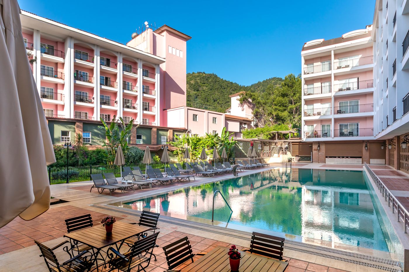 Grand-Yazici-Club-Turban-Thermal-Hotel-Pool-10