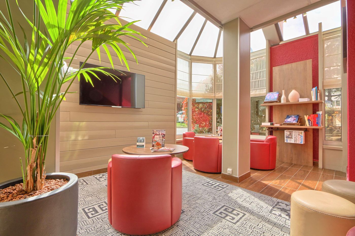 Campanile-Paris-Ouest---Nanterre---La-Defense-Bar-4