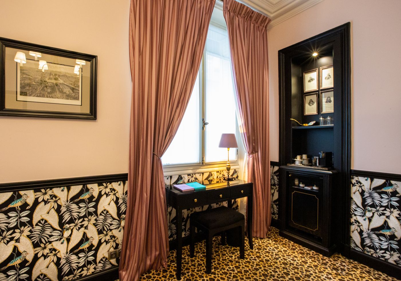 West-end-Paris-Room-57